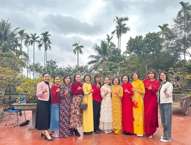 gia-dinh-co-120-thanh-vien-o-thai-binh-gay-xon-xao-con-chau-dung-hang-dai-chat-kin-nha-tho-to (3)