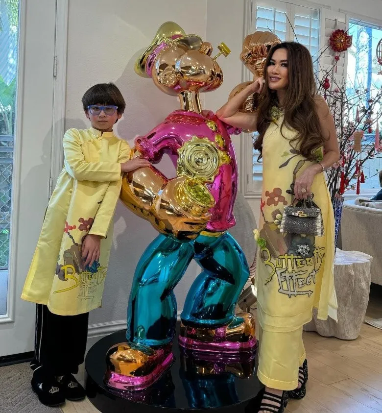 nu-ty-phu-nguoi-viet-khoe-con-trai-khui-heo-dat-sau-tet-nhieu-nguoi-choang-truoc-so-tien-chat-cao-nhu-nui(5)