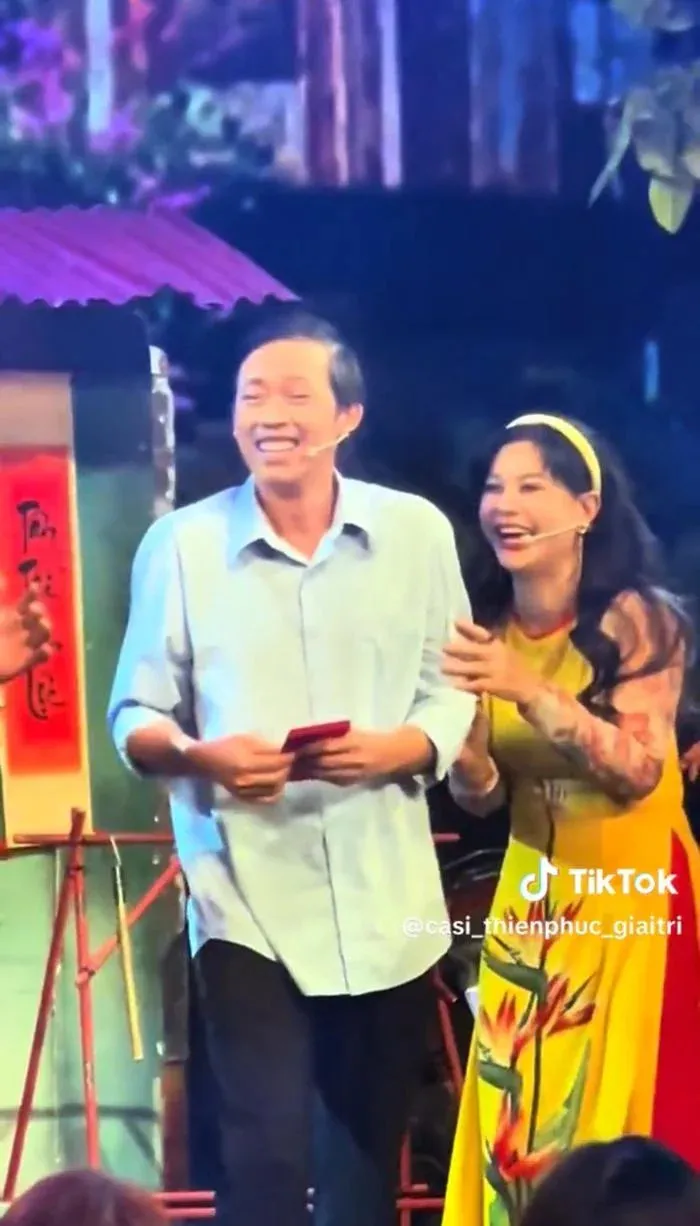 ro-clip-hoai-linh-di-hat-lo-to-tren-san-khau-am-nhac-thay-vi-chuong-trinh-lon-nhu-truoc-kia (2)