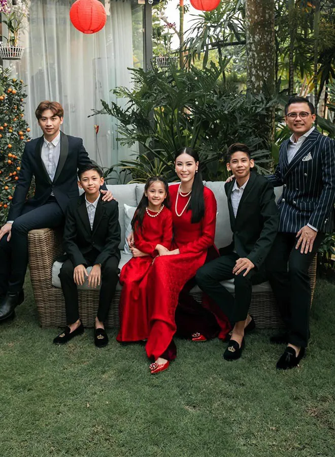 hoa-hau-tuoi-thin-dang-quang-khi-moi-16-tuoi-nay-giau-nhat-nhi-showbiz-viet-o-biet-thu-400-ty-dong (13)