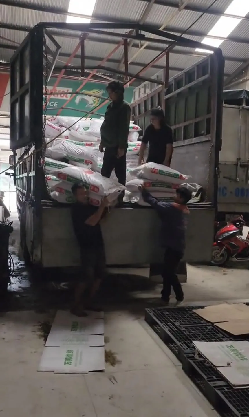 xot-xa-canh-me-bau-8-thang-van-boc-vac-kiem-tien-nuoi-con-nghe-hoan-canh-khong-cam-duoc-nuoc-mat (5)