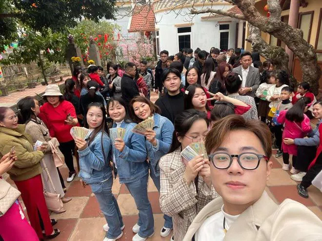 gia-dinh-co-160-thanh-vien-thai-nguyen-nguoi-nha-khong-the-nho-het-ten-nhau-moi-lan-te-tuu-tuong-dam-cuoi (5)