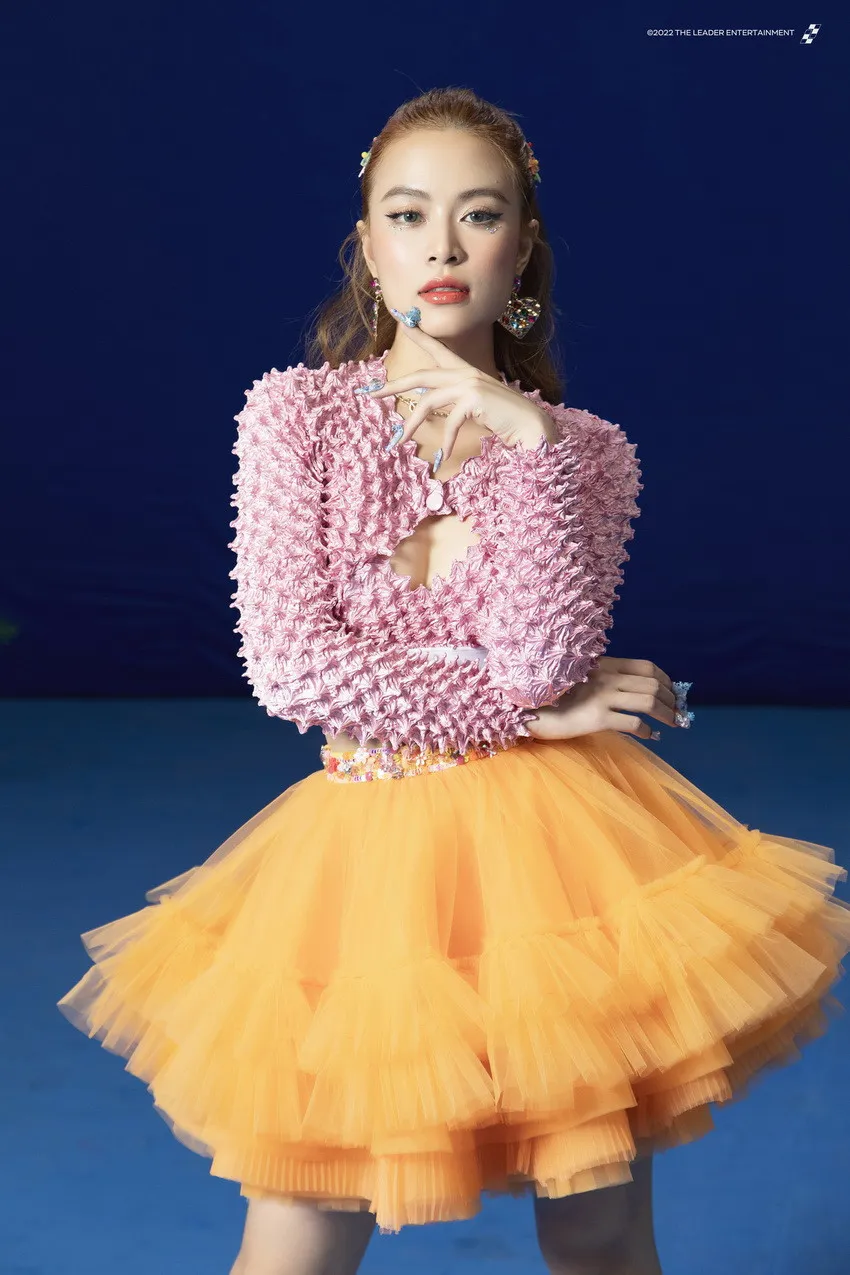 nu-ca-si-viet-so-huu-bai-hat-duoc-blackpink-me-tit-hoi-ban-than-toan-sao-hang-a-dinh-dam-showbiz (3)