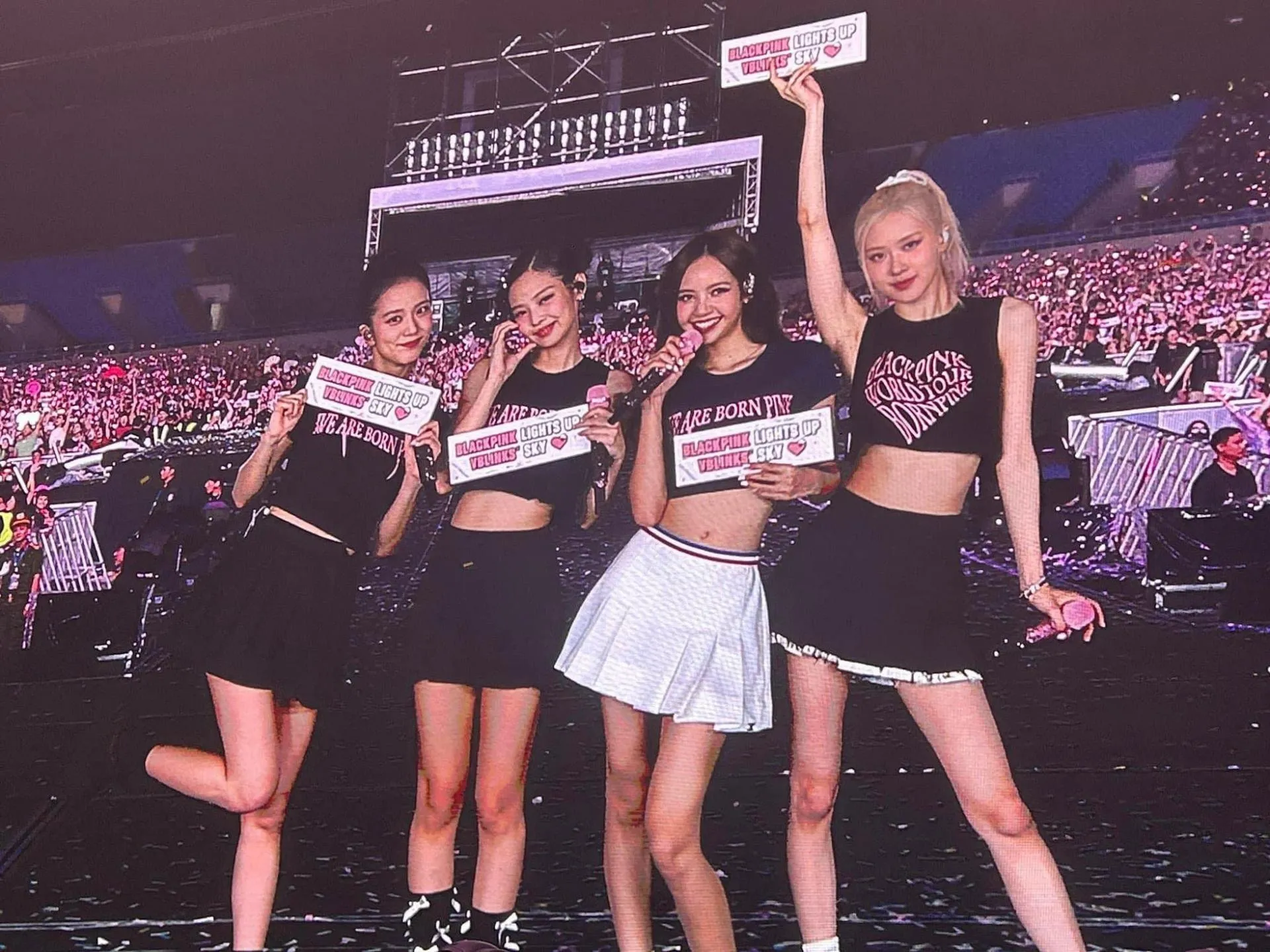 nu-ca-si-viet-so-huu-bai-hat-duoc-blackpink-me-tit-hoi-ban-than-toan-sao-hang-a-dinh-dam-showbiz (4)