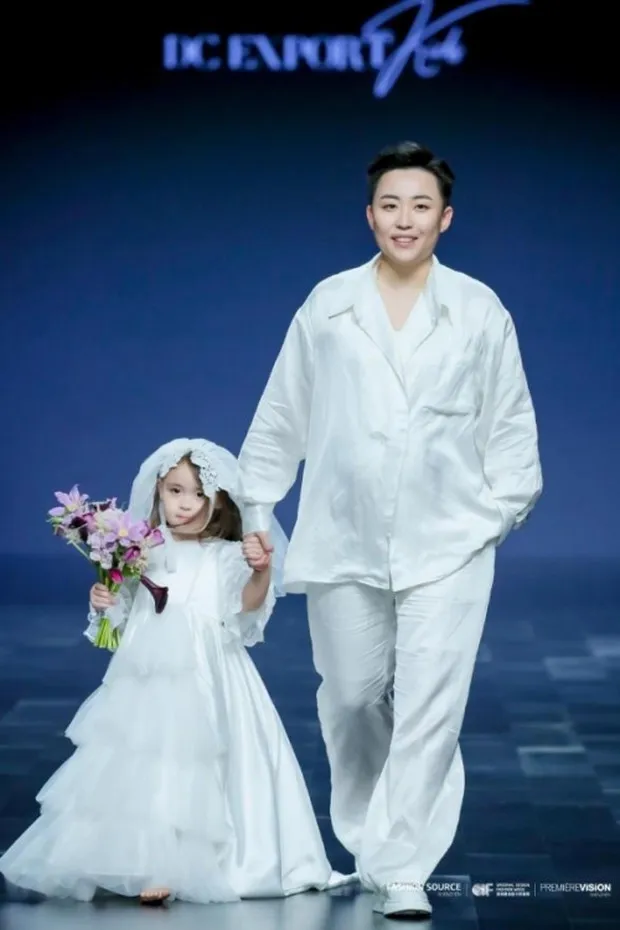 co-gai-chi-tien-ty-xin-giong-tu-5-quoc-gia-de-sinh-con-lai-nhu-y-nguyen-dua-tre-cao-doi-nhu-thien-than (6)