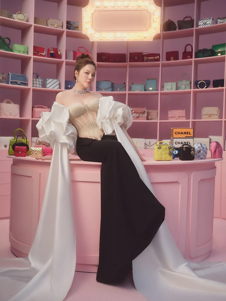 giua-tin-don-bi-phong-toa-tai-san-ly-nha-ky-khoe-kho-chua-400-chiec-tui-hieu-gia-tri-hon-50-ty-dong (3)