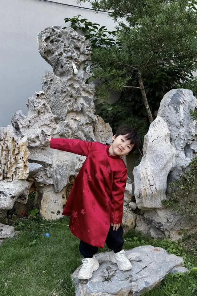 hoa-minzy-khoe-nhan-sac-cuc-pham-cua-ca-nha-em-trai-chiem-spotlight (2)