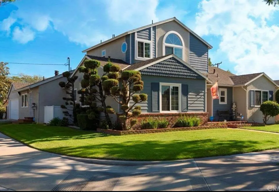 nam-ca-si-dinh-dam-showbiz-co-biet-thu-trai-dai-tu-viet-nam-sang-my-phai-dung-thuoc-ngu-suot-8-nam (15)