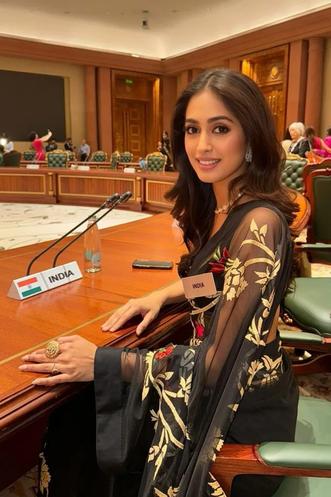 nhan-sac-doi-thu-nghin-mau-cua-mai-phuong-tai-miss-world-dai-dien-viet-nam-lam-vao-the-kho (9)