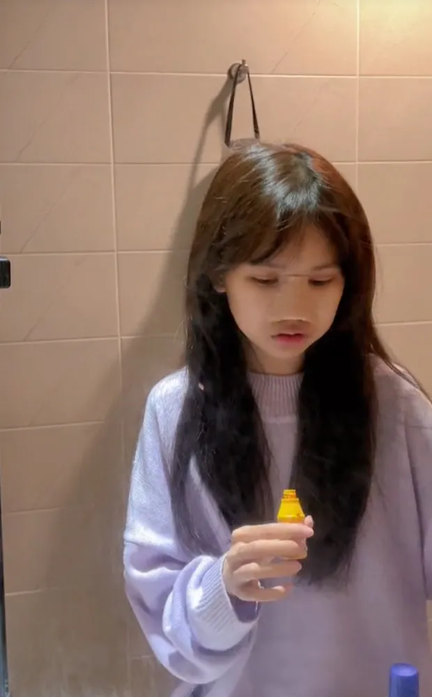 tieu-thu-2k4-co-5-trieu-xin-bo-me-195-trieu-trung-tu-dien-mao-nhan-sac-hien-nhu-xe-truyen-buoc-ra (4)