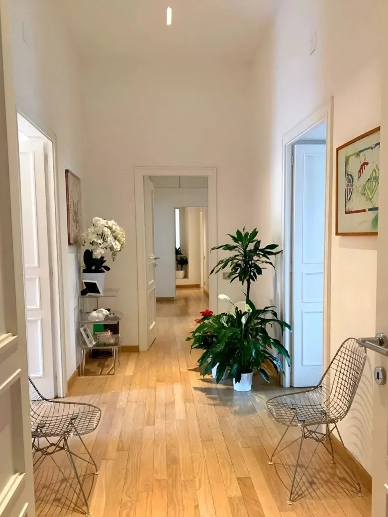 hoa-hau-giau-nhat-viet-nam-so-huu-biet-thu-dat-vang-24K-tau-villa-den-nha-vuon-10000m2-o-nuoc-ngoai (1114)