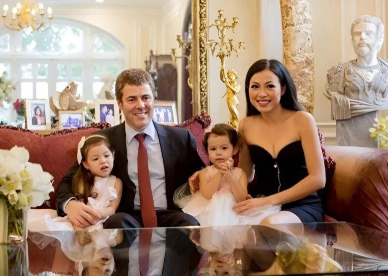 hoa-hau-giau-nhat-viet-nam-so-huu-biet-thu-dat-vang-24K-tau-villa-den-nha-vuon-10000m2-o-nuoc-ngoai (6)