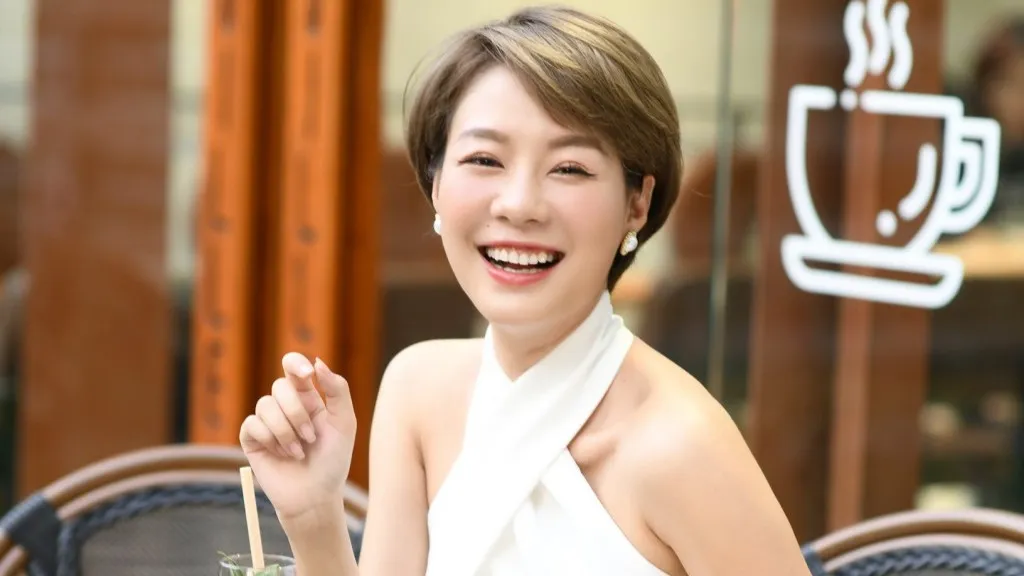 sao-nu-ve-nha-di-con-gap-bien-khi-di-nuoc-ngoai-mat-hon-100-trieu-bi-tich-thu-do-giu-lai-san-bay (7)