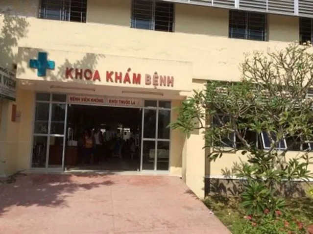 xon-xao-vien-chuc-mo-tiec-hat-karaoke-trong-benh-vien-bi-nguoi-dan-quay-lai-giam-doc-benh-vien-giai-thich (1)