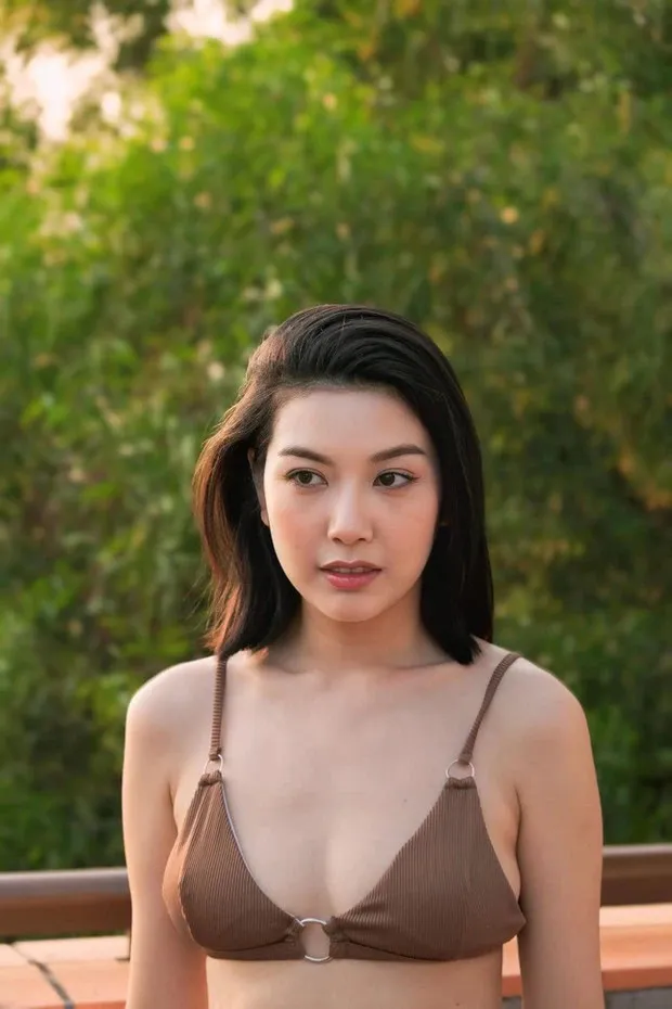 a-hau-thuy-van-dien-bikini-dan-tinh-thac-mac-tai-sao-mac-do-boi-o-ruong (2)