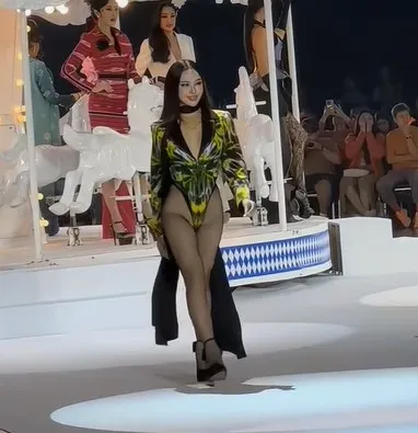 thi-sinh-miss-grand-thai-lan-mac-bikini-khoet-hong-qua-muc-suyt-lo-diem-nhay-cam-netizen -phai-lay-tay-che-mat (4)