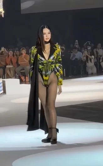 thi-sinh-miss-grand-thai-lan-mac-bikini-khoet-hong-qua-muc-suyt-lo-diem-nhay-cam-netizen -phai-lay-tay-che-mat (5)