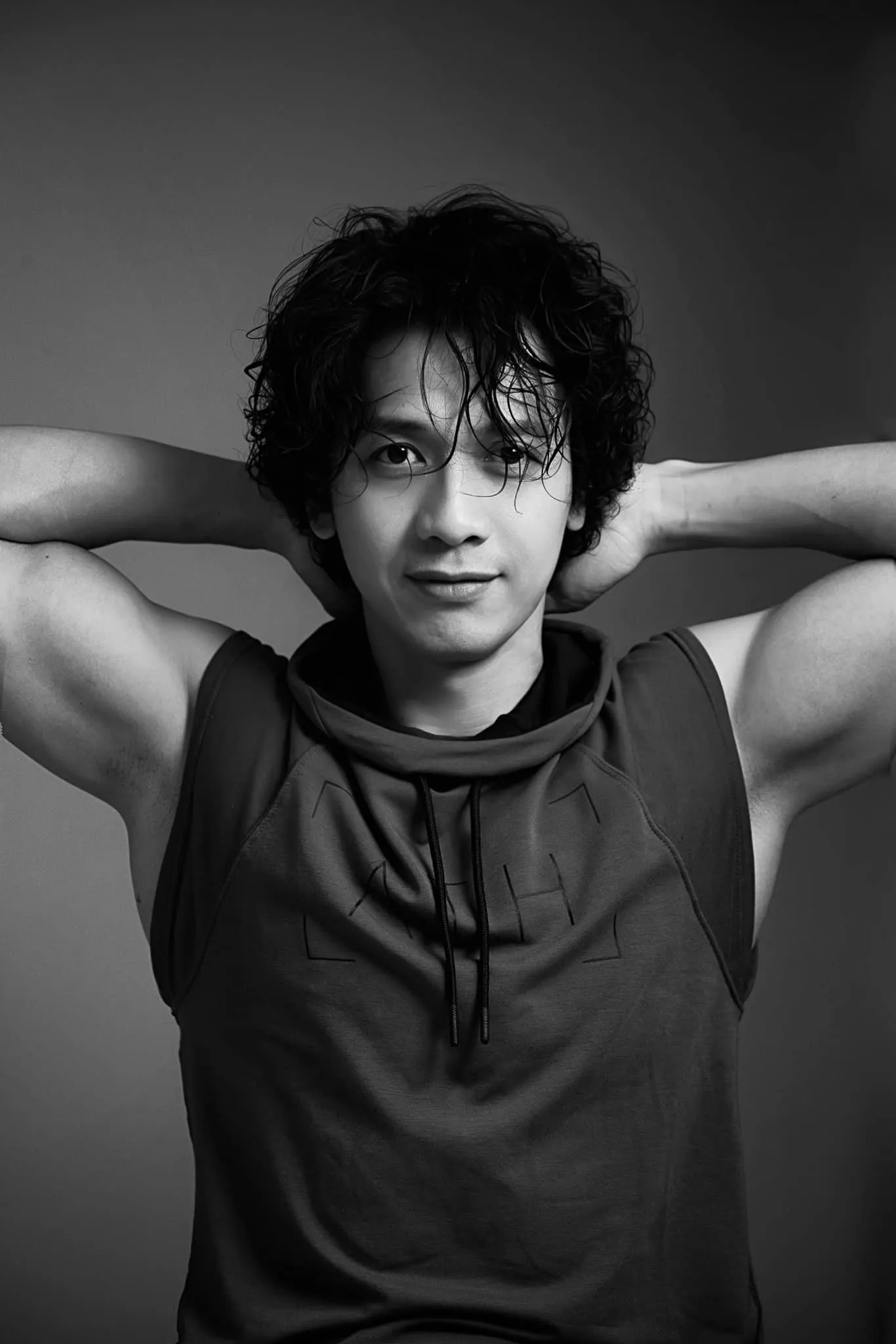 chu-tich-acb-tung-bo-anh-trang-den-mung-8-3-nhan-sac-u50-gay-bat-ngo-co-thu-trai-tre-them-khat (2)