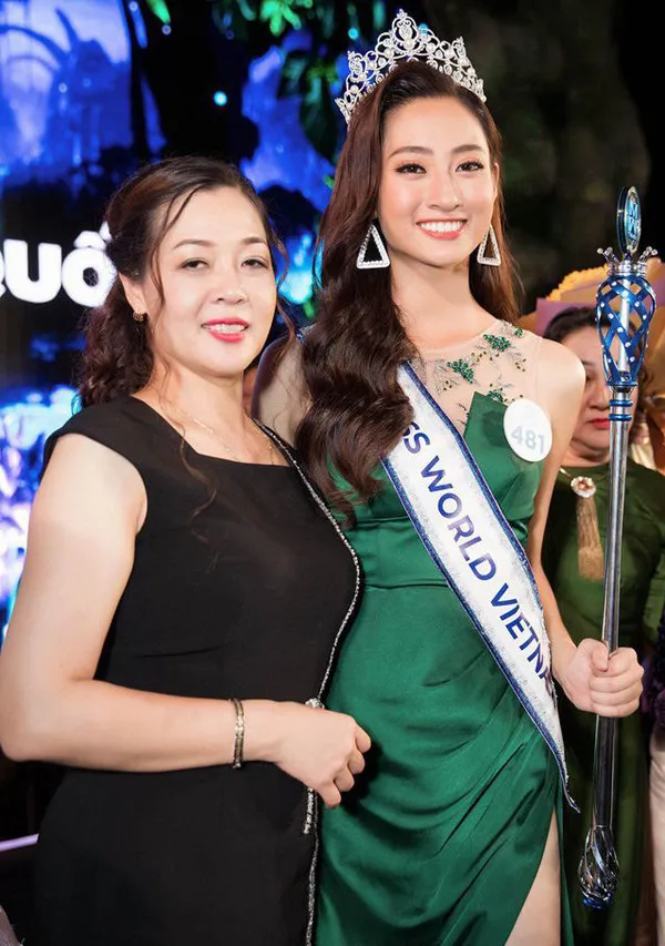 luong-linh-khoe-2-nguoi-me-quyen-luc-nhan-sac-me-ruot-lam-kho-bac-thoi-tre-la-my-nhan-fan-khen-nuc-no (4)