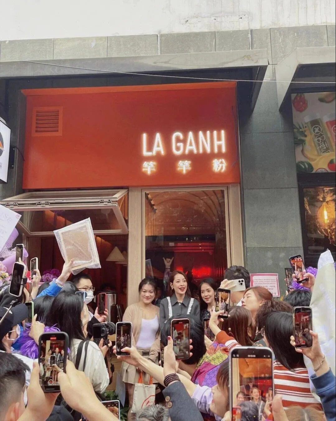 duoc-san-don-xu-nguoi-chi-pu-cho-biet-ban-than-hop-va-muon-yeu-nguoi-nuoc-ngoai (13)