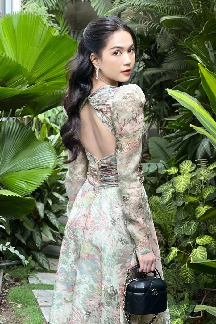 goc-trinh-dung-hang-lan-ngoc-dien-dam-20-trieu-ngoc-nu-ap-dao-nho-khoe-diem-hinh-the-hiem-hoc (3)