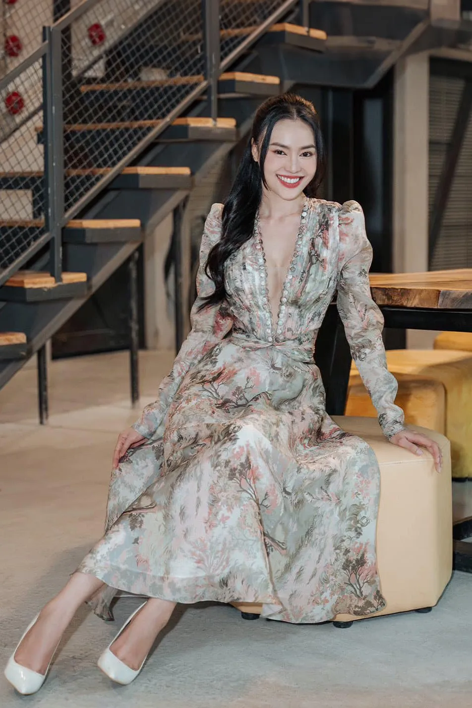 goc-trinh-dung-hang-lan-ngoc-dien-dam-20-trieu-ngoc-nu-ap-dao-nho-khoe-diem-hinh-the-hiem-hoc (4)