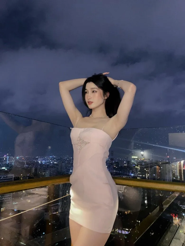 phuong-nhi-ngay-cang-ho-bao-mot-nang-hau-chanh-cung-dang-dan-thai-do-khien-nang-hau-xin-loi (8)