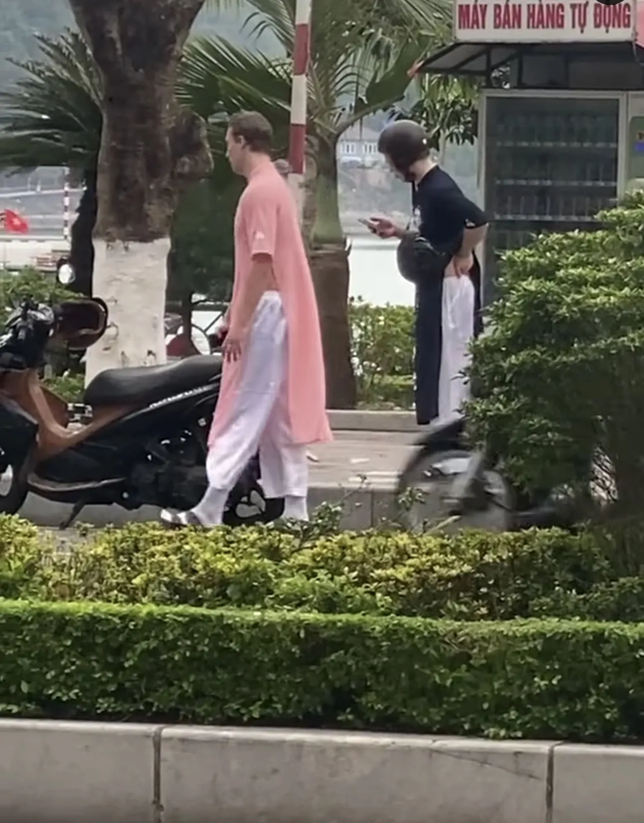 xuat-hien-2-anh-tay-cao-to-mac-dao-dai-hong-phan-cua-cu-ba-u60-netizen-reo-ten-chu-tiem-tu-van (3)