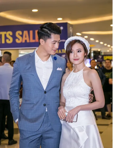 midu-co-hanh-dong-phu-khi-bi-mot-sao-nam-om-eo-giua-su-kien-nhungh-den-harry-lu-lai-thich-thu (5)