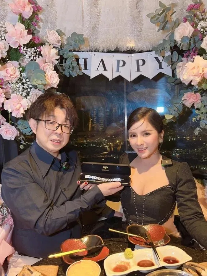 ba-nhan-vlog-nhap-vien-gap-du-chua-toi-ngay-sinh-bau-than-sac-tieu-tuy-nhung-van-an-khong-kieng-cu (1111)