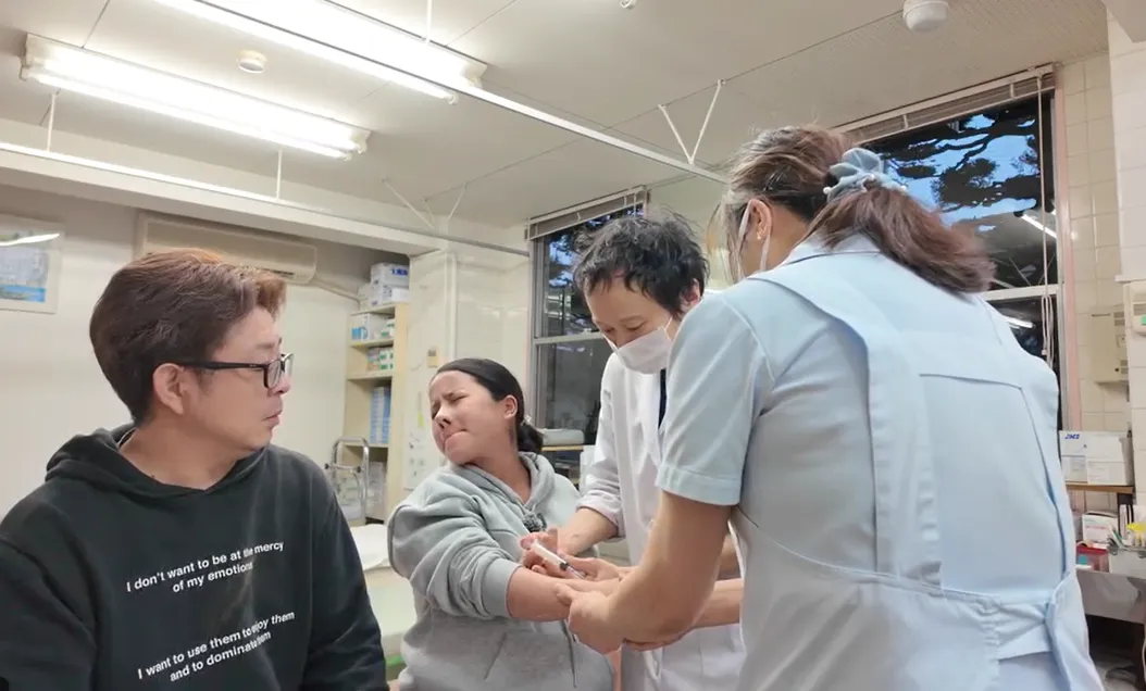 ba-nhan-vlog-nhap-vien-gap-du-chua-toi-ngay-sinh-bau-than-sac-tieu-tuy-nhung-van-an-khong-kieng-cu (8)