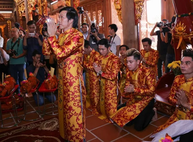 he-lo-can-phong-chua-day-tram-huong-ky-nam-cua-hoai-linh-tai-nha-tho-to-100-ty-khien-ai-cung-choang (131)