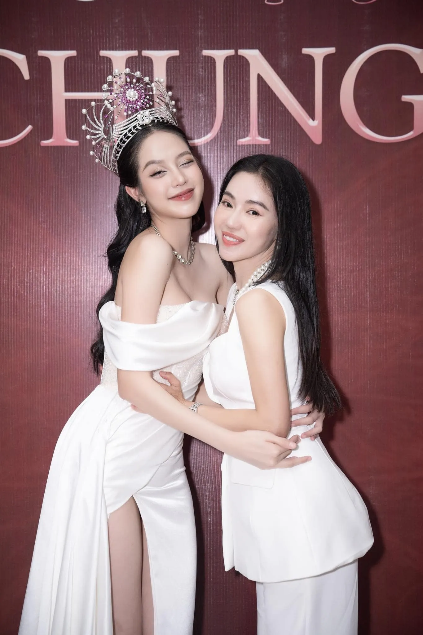 y-nhi-kho-chac-suat-thi-miss-world-he-lo-co-gai-thay-nang-hau-chinh-chien-quoc-te (131)