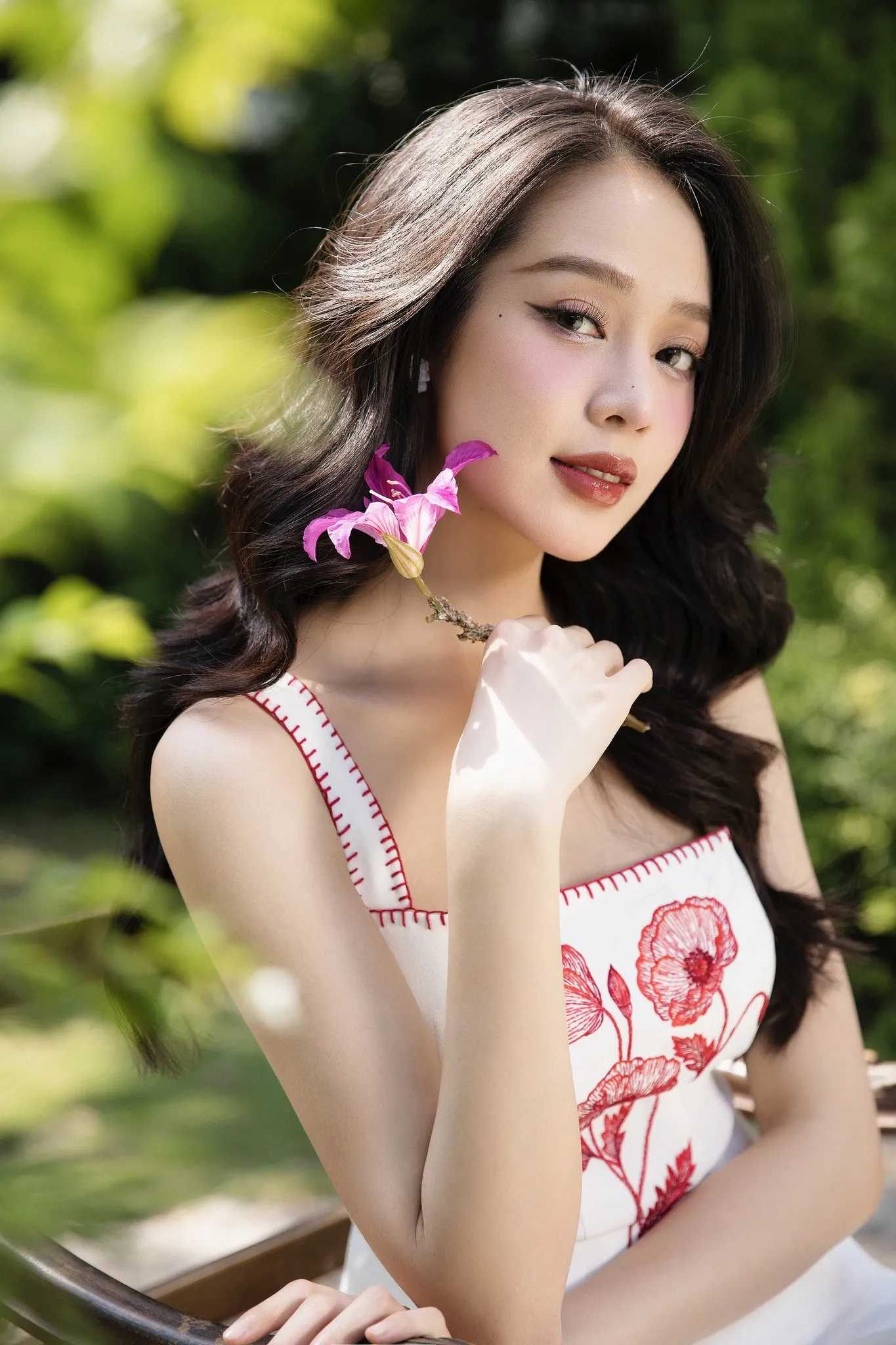 y-nhi-kho-chac-suat-thi-miss-world-he-lo-co-gai-thay-nang-hau-chinh-chien-quoc-te (2)