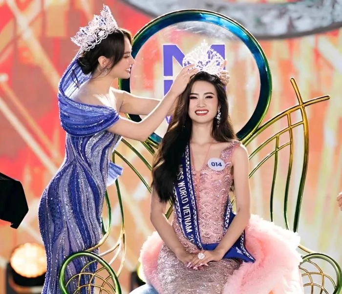 y-nhi-kho-chac-suat-thi-miss-world-he-lo-co-gai-thay-nang-hau-chinh-chien-quoc-te (5)