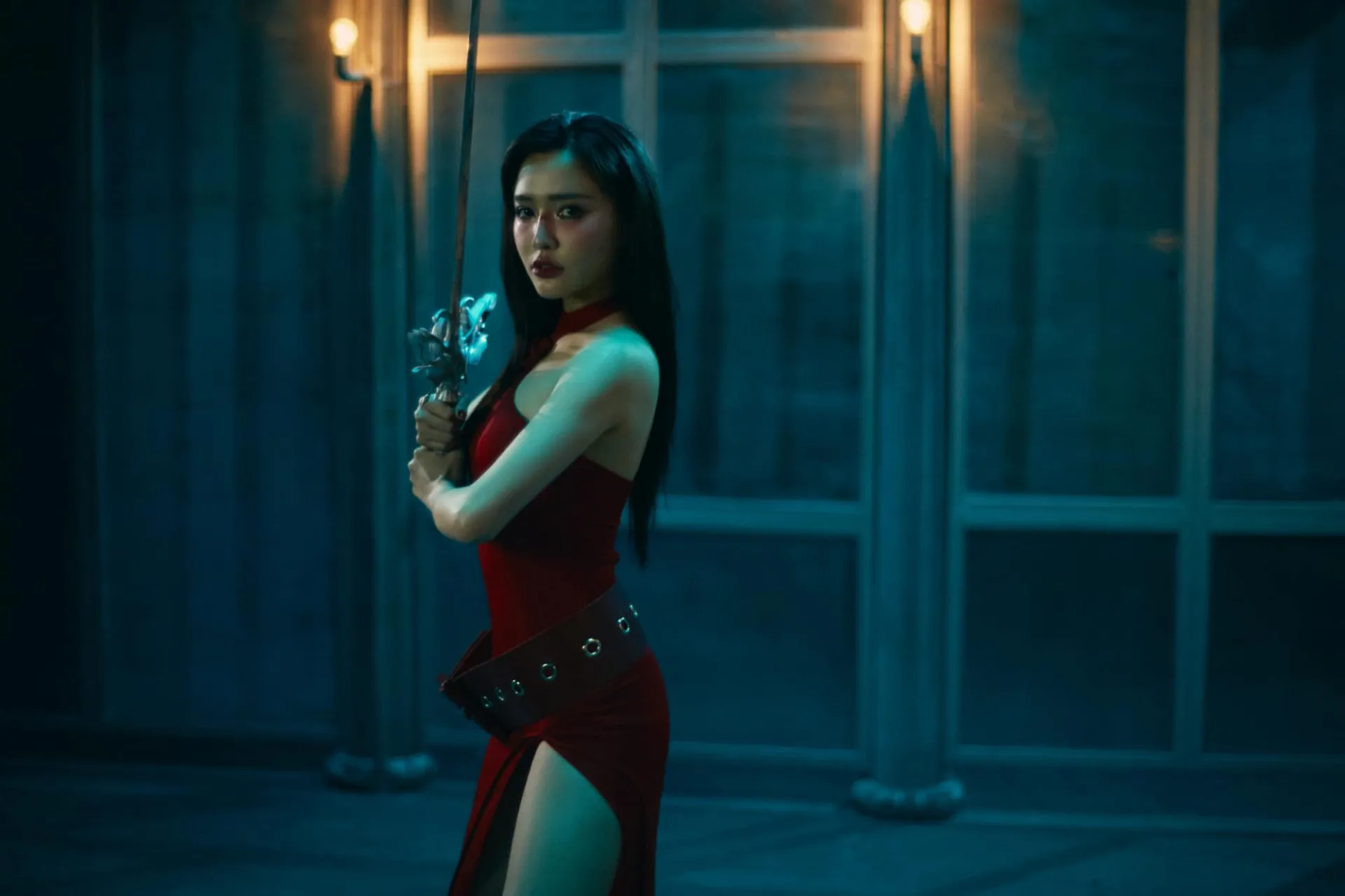 bich-phuong-dien-trang-phuc-nhu-vay-ngu-di-dien-khien-khan-gia-la-o-mat-het-hinh-anh-nghe-si (311)