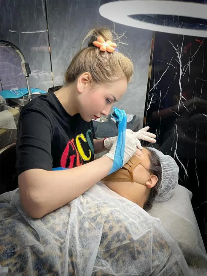 nang-hau-viet-bi-mat-ket-hon-voi-dai-gia-nghin-ty-tay-trang-hau-do-vo-lam-phun-xam-xu-nguoi (6)