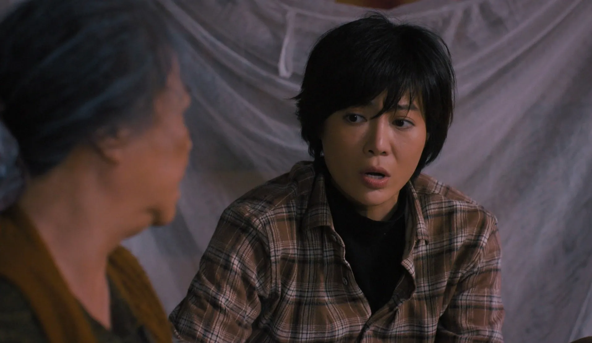 nu-dien-vien-gio-vang-vtv-gap-su-co-thang-may-khien-khan-gia-rung-minh (21)