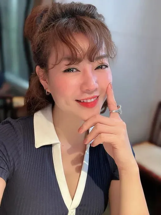 nu-dien-vien-gio-vang-vtv-gap-su-co-thang-may-khien-khan-gia-rung-minh (4)