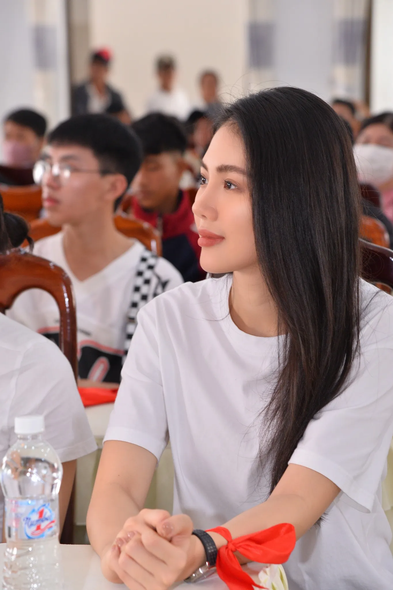 hoa-hau-bui-huynh-hoa-bi-duoi-hoc (8)