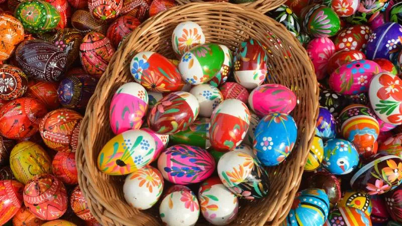 le-phuc-sinh-la-gi-tai-sao-phai-co-nhung-qua-trung-du-mau-sac (4)