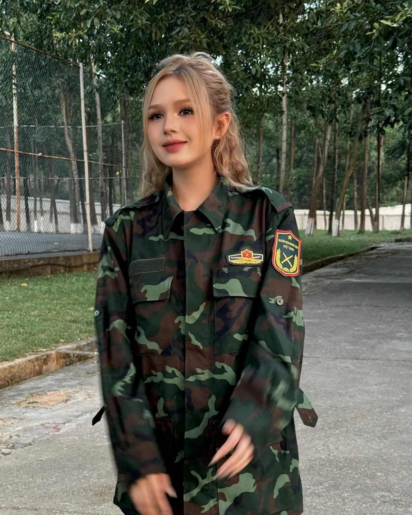 xoai-non-dien-do-quan-nhan-nhan-sac-camera-thuong-do-ai-vuot-qua (9)