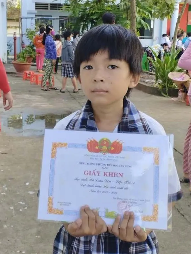 ong-noi-me-xem-thoi-su-dat-ten-cho-5-dua-chau-ten-rat-quoc-te-di-hoc-lien-tuc-bi-giao-vien-nham-trung (2)