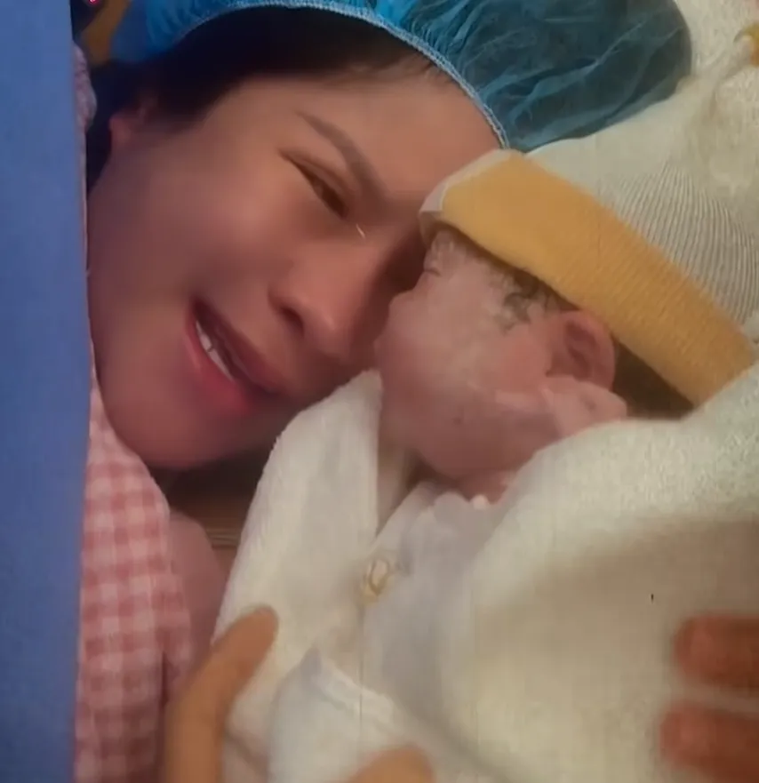 ba-nhan-vlog-ha-sinh-con-gai-dau-long-tu-hao-lam-nen-ky-tich-nen-dat-ten-em-be-bang-ten-doc-nhat (1)