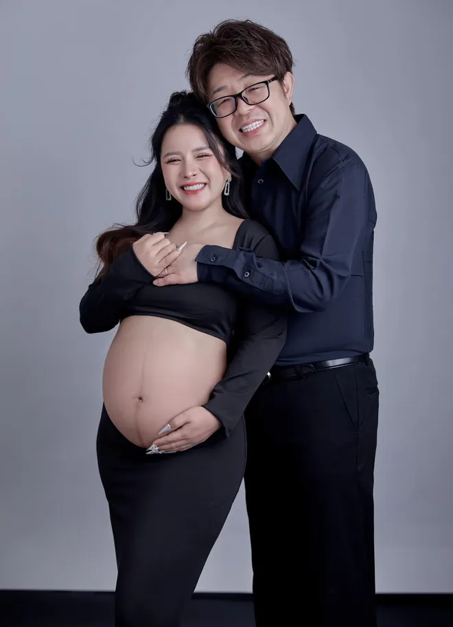 ba-nhan-vlog-ha-sinh-con-gai-dau-long-tu-hao-lam-nen-ky-tich-nen-dat-ten-em-be-bang-ten-doc-nhat (4)