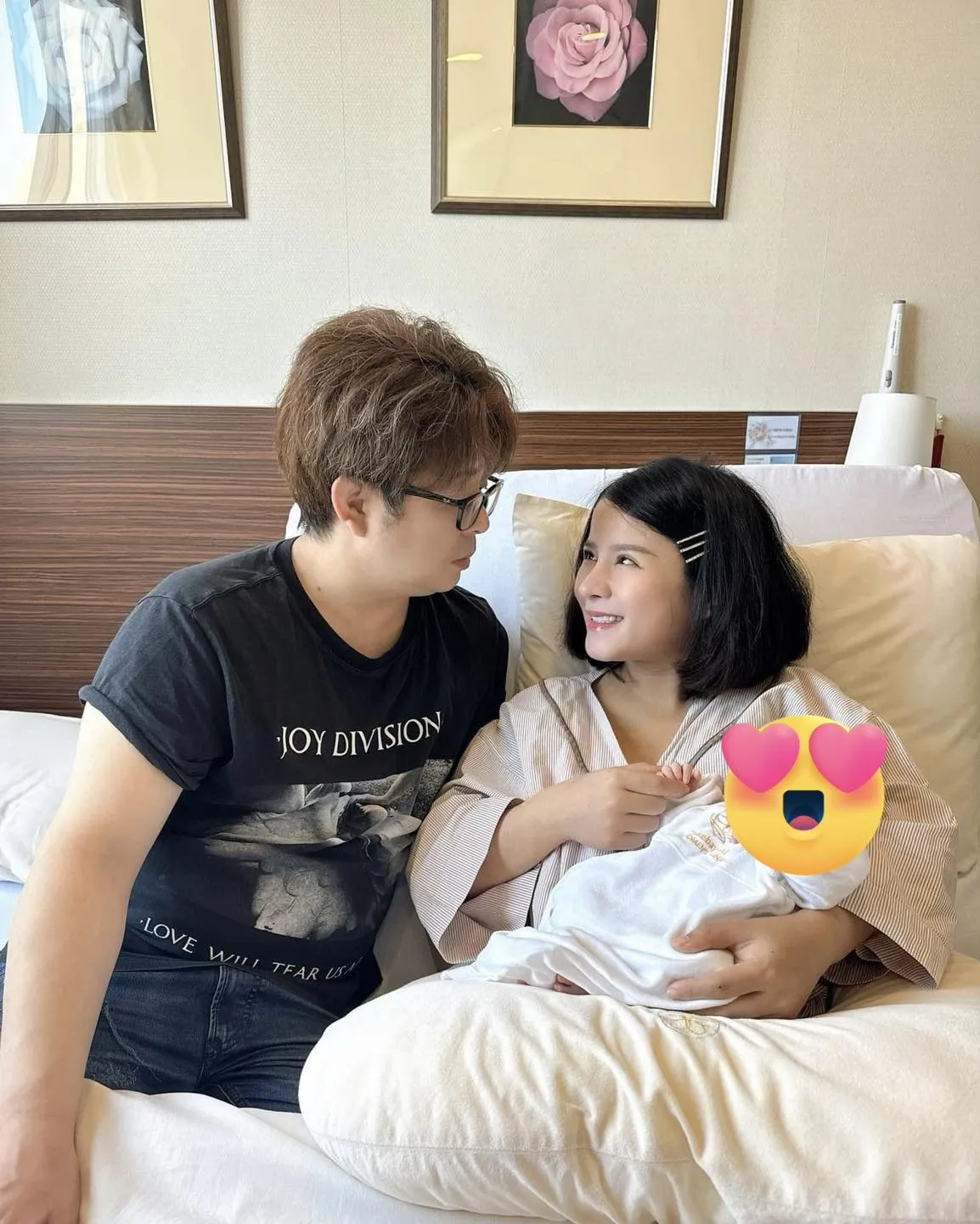 ba-nhan-vlog-ha-sinh-con-gai-dau-long-tu-hao-lam-nen-ky-tich-nen-dat-ten-em-be-bang-ten-doc-nhat (6)