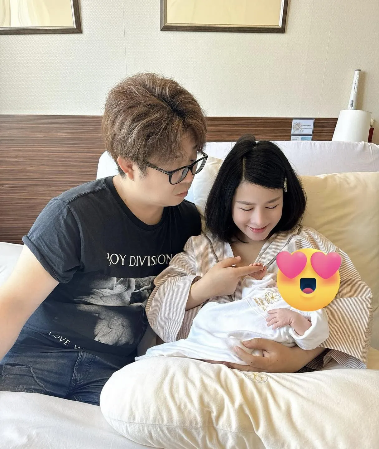 ba-nhan-vlog-ha-sinh-con-gai-dau-long-tu-hao-lam-nen-ky-tich-nen-dat-ten-em-be-bang-ten-doc-nhat (7)