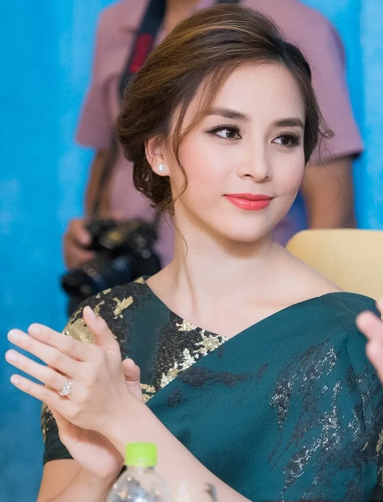 a-hau-viet-lay-chong-dai-gia-hon-27-tuoi-lam-ba-chu-nam-trong-tay-hon-147 ty-dong (3)