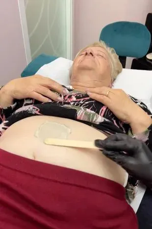 su-that-bat-ngo-chang-trai-19-tuoi-cau-hon-cu-ba-u80-khoe-ca-anh-sieu-am-thai (5)