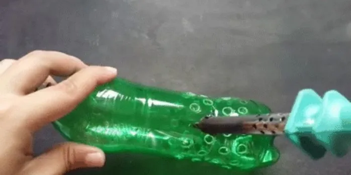 cach-lam-quat-tu-che-thoi-bay-cai-nong-tai-nha-khong-ton-kem-chi-bang-2-chai-nuoc (4)